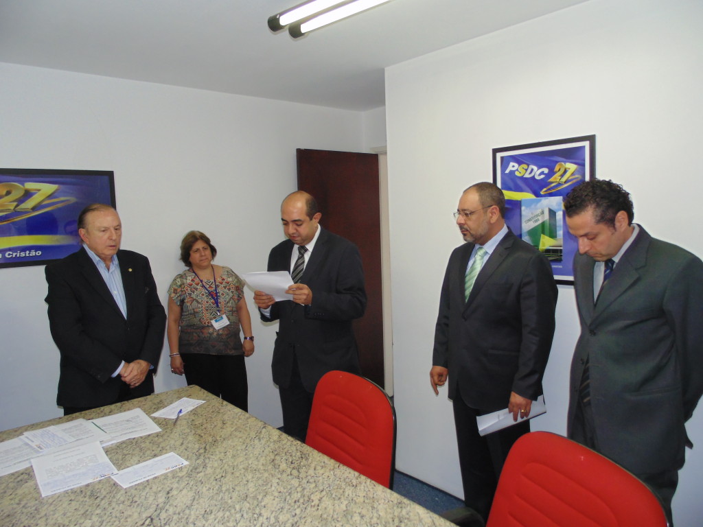 O Deputado Federal Constituinte José Maria Eymael, durante o ato de filiação dos novos Democrata Cristãos, Ricardo Bernardes, Marcelo Pereira e Roberto Nery. (Foto: Comunicação PSDC) O Deputado Federal Constituinte José Maria Eymael, durante o ato de filiação dos novos Democrata Cristãos, Ricardo Bernardes, Marcelo Pereira e Roberto Nery. (Foto: Comunicação PSDC)