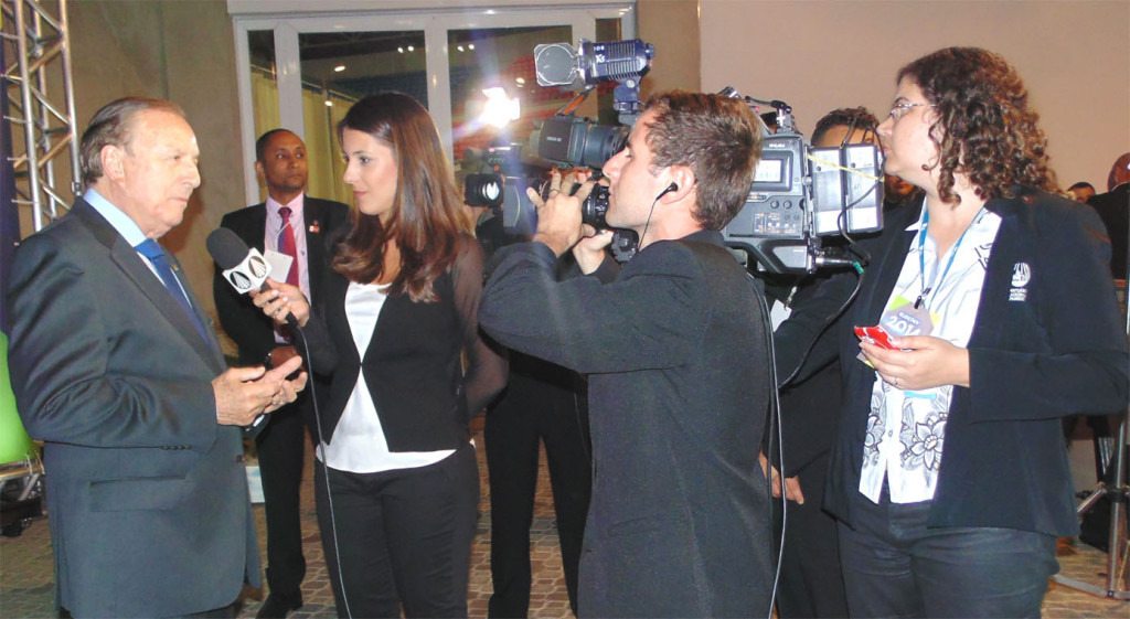 Eymael concede entrevista antes do debate a TV Aparecida e demais emissoras católicas.