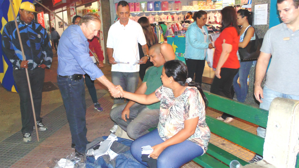 Na “capital do vale”, São José dos Campos, Eymael cumprimentou trabalhadores e populares.